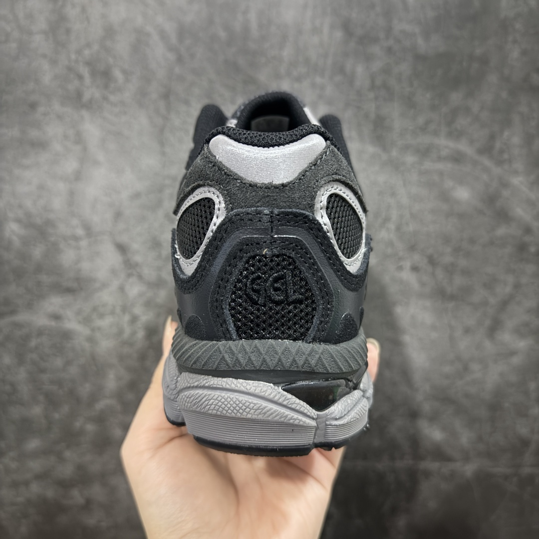 图片[4]-【总裁版本】顶级 Asics GEL-NYC系列 灰白 亚瑟士运动休闲透气专业跑鞋 行业领头版本 出货即巅峰 原鞋购入开发 原材料 原数据打造 完美版型 超完美做工 细节一步到位 原版对比无任何差别 #鞋面采用反绒皮与网布拼接 透气舒适兼具休闲时尚 结合简明的配色 展现品牌的传承及引领复古流行的主题 虎爪造型的LOGO  #鞋身稳定包裹系统 支撑鞋身 经典宽大鞋型配备防偏移设计提升包裹性 穿着舒适鞋面透气孔设计 提供透气性   尺码：36 37 37.5 38 39 40 40.5 41.5 42 42.5 43.5 44 44.5 45 46 47-选品中心