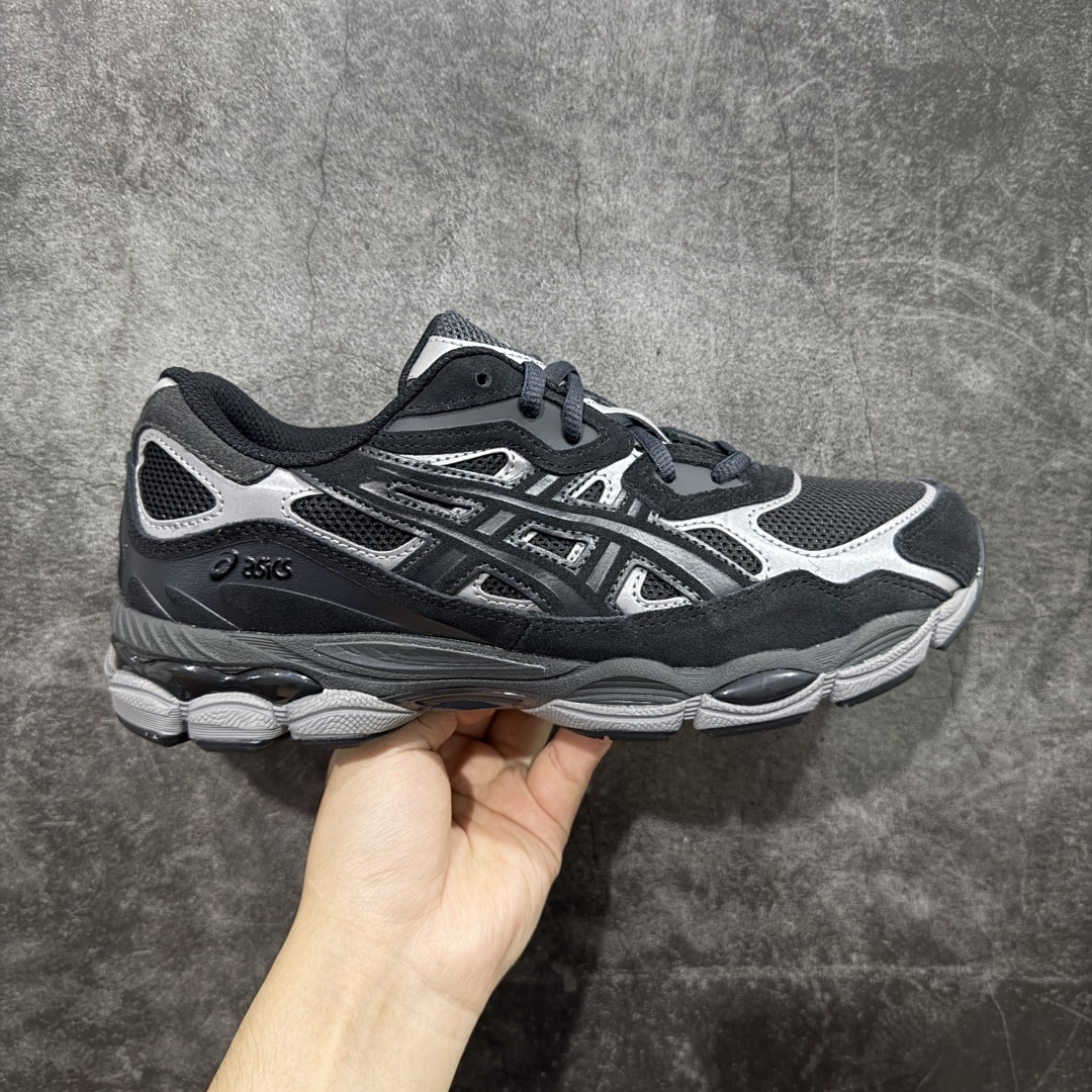 【总裁版本】顶级 Asics GEL-NYC系列 灰白 亚瑟士运动休闲透气专业跑鞋 行业领头版本 出货即巅峰 原鞋购入开发 原材料 原数据打造 完美版型 超完美做工 细节一步到位 原版对比无任何差别 #鞋面采用反绒皮与网布拼接 透气舒适兼具休闲时尚 结合简明的配色 展现品牌的传承及引领复古流行的主题 虎爪造型的LOGO  #鞋身稳定包裹系统 支撑鞋身 经典宽大鞋型配备防偏移设计提升包裹性 穿着舒适鞋面透气孔设计 提供透气性   尺码:36 37 37.5 38 39 40 40.5 41.5 42 42.5 43.5 44 44.5 45 46 47-选品中心