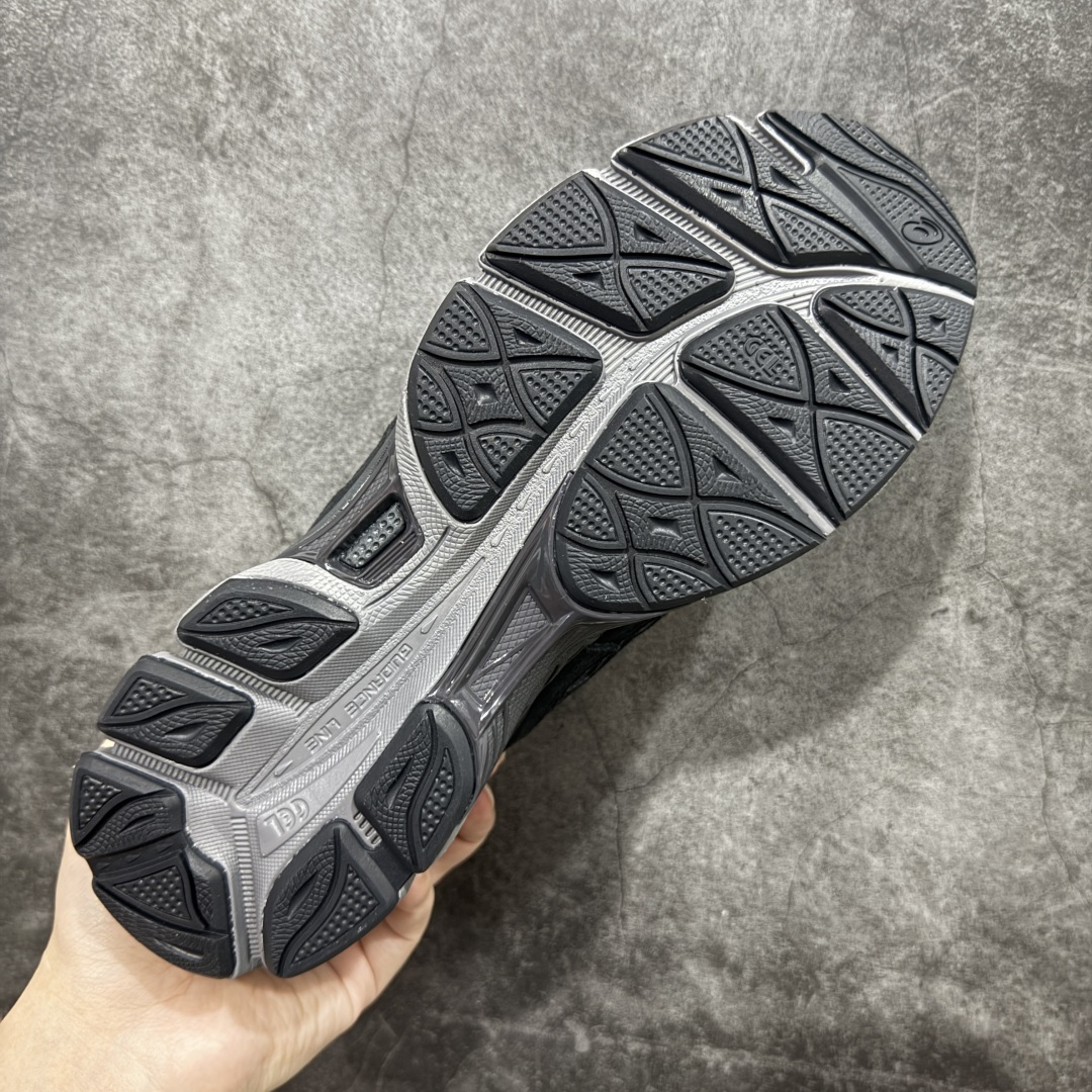 图片[9]-【总裁版本】顶级 Asics GEL-NYC系列 灰白 亚瑟士运动休闲透气专业跑鞋 行业领头版本 出货即巅峰 原鞋购入开发 原材料 原数据打造 完美版型 超完美做工 细节一步到位 原版对比无任何差别 #鞋面采用反绒皮与网布拼接 透气舒适兼具休闲时尚 结合简明的配色 展现品牌的传承及引领复古流行的主题 虎爪造型的LOGO  #鞋身稳定包裹系统 支撑鞋身 经典宽大鞋型配备防偏移设计提升包裹性 穿着舒适鞋面透气孔设计 提供透气性   尺码：36 37 37.5 38 39 40 40.5 41.5 42 42.5 43.5 44 44.5 45 46 47-选品中心