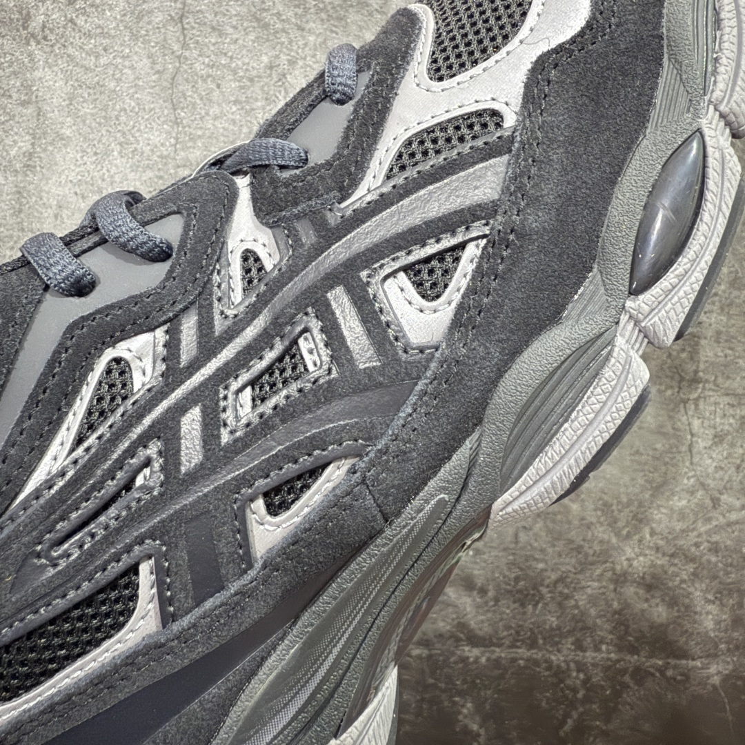 图片[4]-【总裁版本】顶级 Asics GEL-NYC系列 灰白 亚瑟士运动休闲透气专业跑鞋 行业领头版本 出货即巅峰 原鞋购入开发 原材料 原数据打造 完美版型 超完美做工 细节一步到位 原版对比无任何差别 #鞋面采用反绒皮与网布拼接 透气舒适兼具休闲时尚 结合简明的配色 展现品牌的传承及引领复古流行的主题 虎爪造型的LOGO  #鞋身稳定包裹系统 支撑鞋身 经典宽大鞋型配备防偏移设计提升包裹性 穿着舒适鞋面透气孔设计 提供透气性   尺码：36 37 37.5 38 39 40 40.5 41.5 42 42.5 43.5 44 44.5 45 46 47-选品中心