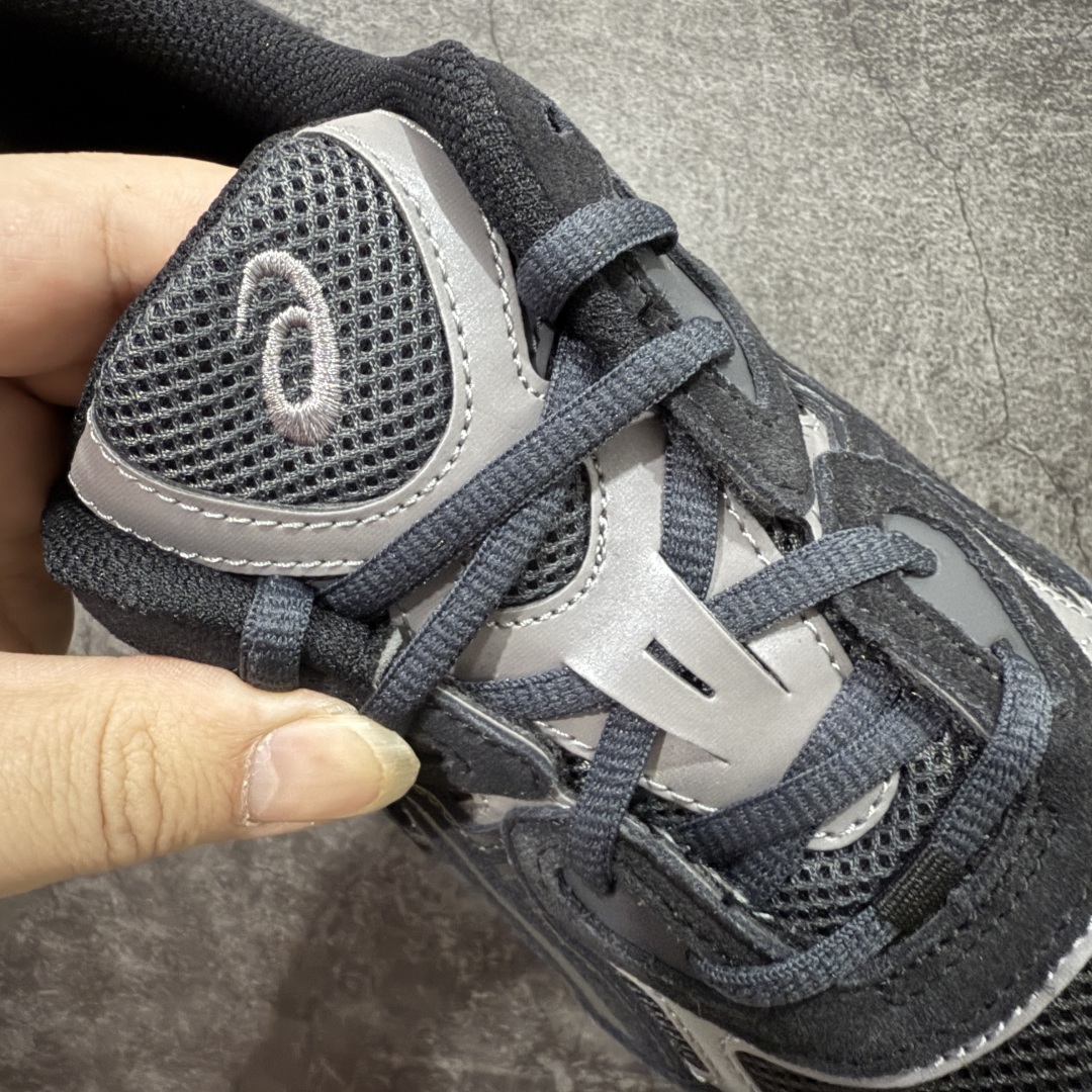 图片[5]-【总裁版本】顶级 Asics GEL-NYC系列 灰白 亚瑟士运动休闲透气专业跑鞋 行业领头版本 出货即巅峰 原鞋购入开发 原材料 原数据打造 完美版型 超完美做工 细节一步到位 原版对比无任何差别 #鞋面采用反绒皮与网布拼接 透气舒适兼具休闲时尚 结合简明的配色 展现品牌的传承及引领复古流行的主题 虎爪造型的LOGO  #鞋身稳定包裹系统 支撑鞋身 经典宽大鞋型配备防偏移设计提升包裹性 穿着舒适鞋面透气孔设计 提供透气性   尺码：36 37 37.5 38 39 40 40.5 41.5 42 42.5 43.5 44 44.5 45 46 47-选品中心