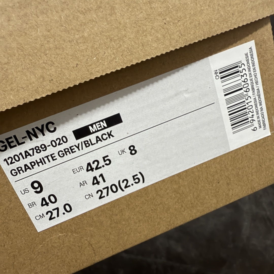 图片[9]-【总裁版本】顶级 Asics GEL-NYC系列 灰白 亚瑟士运动休闲透气专业跑鞋 行业领头版本 出货即巅峰 原鞋购入开发 原材料 原数据打造 完美版型 超完美做工 细节一步到位 原版对比无任何差别 #鞋面采用反绒皮与网布拼接 透气舒适兼具休闲时尚 结合简明的配色 展现品牌的传承及引领复古流行的主题 虎爪造型的LOGO  #鞋身稳定包裹系统 支撑鞋身 经典宽大鞋型配备防偏移设计提升包裹性 穿着舒适鞋面透气孔设计 提供透气性   尺码：36 37 37.5 38 39 40 40.5 41.5 42 42.5 43.5 44 44.5 45 46 47-选品中心