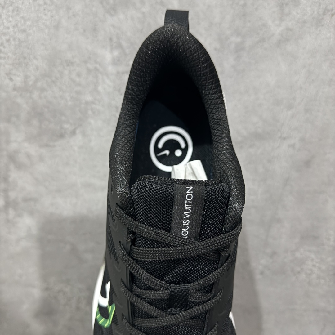 图片[8]-【定制版】Louis Vuitton x Nike Zoom Plus Low 路易威登LV x 耐克 低帮 黑白绿 超级飞马涡轮增压马拉松慢跑鞋 鞋面由半内靴与半透明网布组成Dynamic Flywire增加鞋身贴合与包覆感，鞋身两侧Swoosh LLogo采用绿色点缀，鞋舌上以Louis Vuitton字样呈现，前掌高度12mm前后掌高低差10mm，首度结合全掌ZoomX加上全长React 的跑鞋，ZoomX泡绵主要提供能量回馈与落地时的缓冲，React泡绵增强底部的稳定与耐用度。 货号：CK4318-161 尺码：36-45半 编码：CCB270280-选品中心