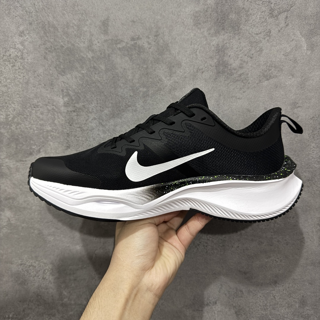 图片[2]-【定制版】Louis Vuitton x Nike Zoom Plus Low 路易威登LV x 耐克 低帮 黑白绿 超级飞马涡轮增压马拉松慢跑鞋 鞋面由半内靴与半透明网布组成Dynamic Flywire增加鞋身贴合与包覆感，鞋身两侧Swoosh LLogo采用绿色点缀，鞋舌上以Louis Vuitton字样呈现，前掌高度12mm前后掌高低差10mm，首度结合全掌ZoomX加上全长React 的跑鞋，ZoomX泡绵主要提供能量回馈与落地时的缓冲，React泡绵增强底部的稳定与耐用度。 货号：CK4318-161 尺码：36-45半 编码：CCB270280-选品中心
