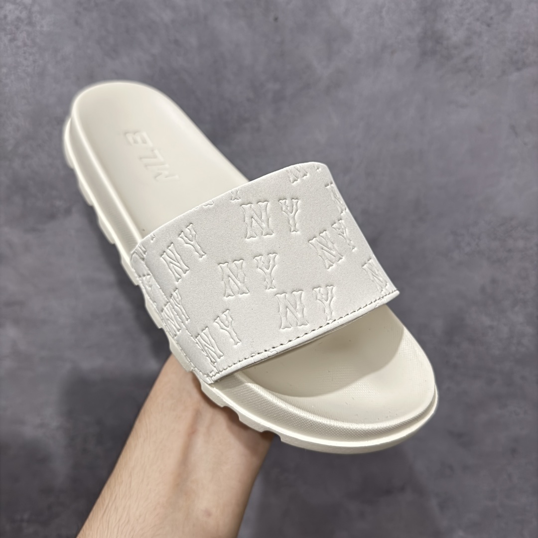 图片[3]-【公司级】MLB 夏季男女拖鞋 25年新款运动沙滩鞋复古老花满标一字拖 家居休闲凉拖鞋 鞋面材质很软很厚，上脚哇塞的舒服😌出去郊游，看电影，逛个街完全都是第一顺位💯下楼倒垃圾🗑️也是贼方便！主要还好看 尺码： 36-45含半码 编码： 131A170180-选品中心