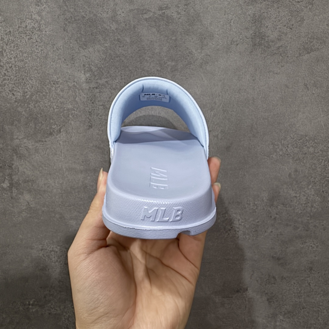 图片[4]-【公司级】MLB 夏季男女拖鞋 25年新款运动沙滩鞋复古老花满标一字拖 家居休闲凉拖鞋 鞋面材质很软很厚，上脚哇塞的舒服😌出去郊游，看电影，逛个街完全都是第一顺位💯下楼倒垃圾🗑️也是贼方便！主要还好看 尺码： 36-45含半码 编码： 131A170180-选品中心