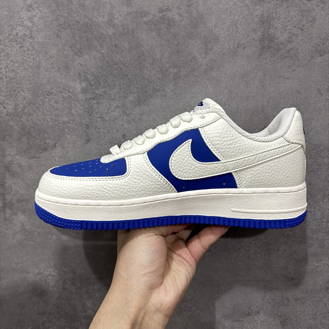 图片[2]-【定制版】Nike Air Force 1 \’07 Low 巴黎世家联名— 白蓝双色 经典 AF1 鞋型，融入 Balenciaga 标志性元素。中底运用 AIR 技术，通过模具注塑成型，与蓝色外底一体硫化工艺结合，保障结构稳定与脚感，鞋身细节经多道质检，确保做工精细 ，潮流与质感拉满 低帮休闲板鞋 定制鞋盒 大厂纯原品质出货 超高清洁度 皮料切割干净无任何毛边 细节完美 货号：KX2532-501 尺码：36 36.5 37.5 38 38.5 39 40 40.5 41 42 42.5 43 44 44.5 45-选品中心