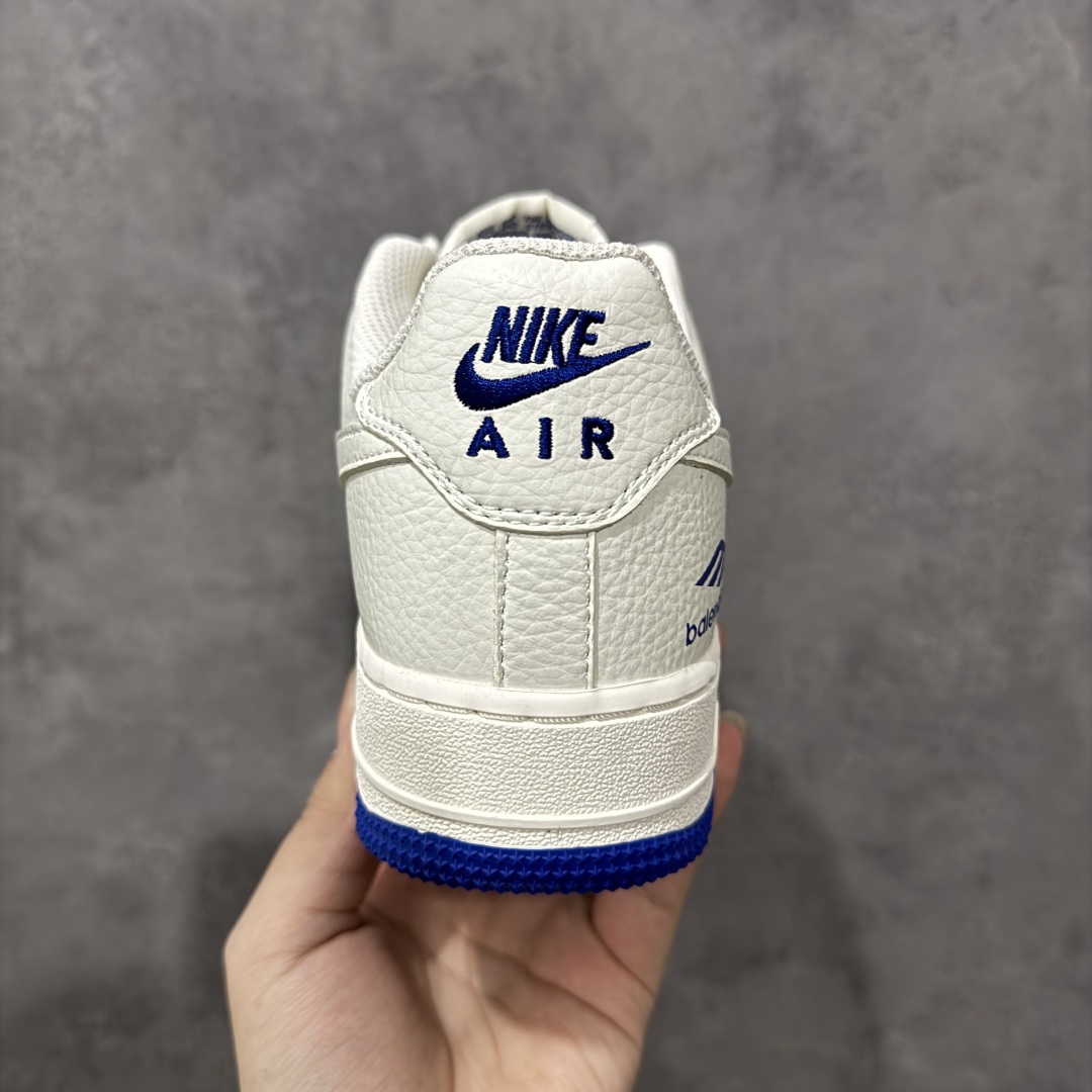 图片[4]-【定制版】Nike Air Force 1 \’07 Low 巴黎世家联名— 白蓝双色 经典 AF1 鞋型，融入 Balenciaga 标志性元素。中底运用 AIR 技术，通过模具注塑成型，与蓝色外底一体硫化工艺结合，保障结构稳定与脚感，鞋身细节经多道质检，确保做工精细 ，潮流与质感拉满 低帮休闲板鞋 定制鞋盒 大厂纯原品质出货 超高清洁度 皮料切割干净无任何毛边 细节完美 货号：KX2532-501 尺码：36 36.5 37.5 38 38.5 39 40 40.5 41 42 42.5 43 44 44.5 45-选品中心