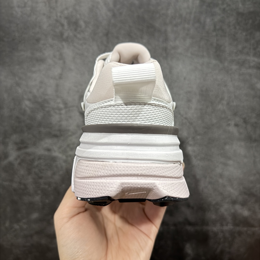 图片[4]-【正确组合底版】NK V2k Runtekk 复古老爹鞋跑步鞋 灰粉 FD0736-010 正确组合底区分市场提前出的一体的大底 材质上使用大面积网眼 皮革 TPU 组成 支撑和透气性肯定不错 中底处由 Cushlon 泡绵打造 保证在压马路时可以提供优秀脚感 并通过一手做旧氧化效果突出复古感 中底造型很容易让大家联想到巴黎世家3XL 增高效果同样不能忽视 尺码：36-40-选品中心