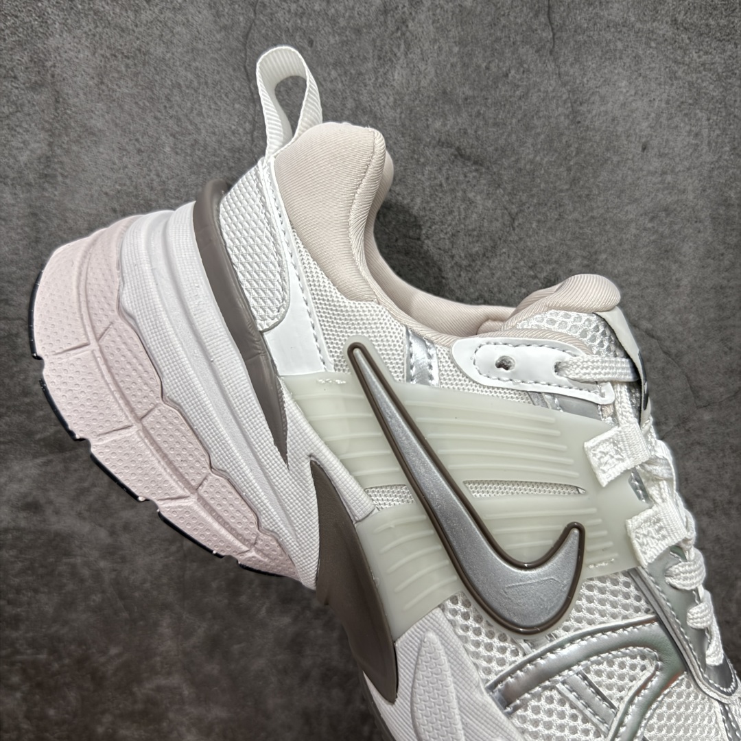 图片[7]-【正确组合底版】NK V2k Runtekk 复古老爹鞋跑步鞋 灰粉 FD0736-010 正确组合底区分市场提前出的一体的大底 材质上使用大面积网眼 皮革 TPU 组成 支撑和透气性肯定不错 中底处由 Cushlon 泡绵打造 保证在压马路时可以提供优秀脚感 并通过一手做旧氧化效果突出复古感 中底造型很容易让大家联想到巴黎世家3XL 增高效果同样不能忽视 尺码：36-40-选品中心