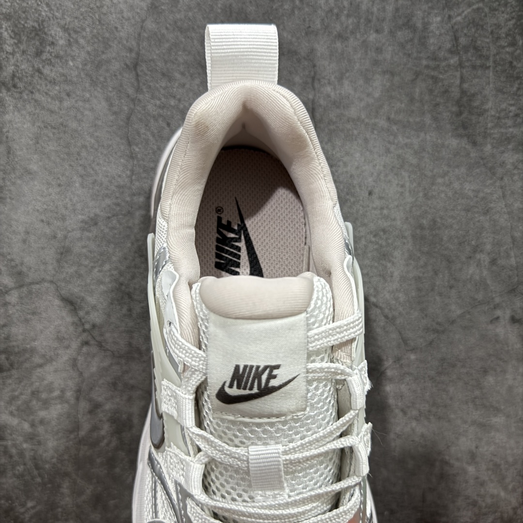 图片[8]-【正确组合底版】NK V2k Runtekk 复古老爹鞋跑步鞋 灰粉 FD0736-010 正确组合底区分市场提前出的一体的大底 材质上使用大面积网眼 皮革 TPU 组成 支撑和透气性肯定不错 中底处由 Cushlon 泡绵打造 保证在压马路时可以提供优秀脚感 并通过一手做旧氧化效果突出复古感 中底造型很容易让大家联想到巴黎世家3XL 增高效果同样不能忽视 尺码：36-40-选品中心