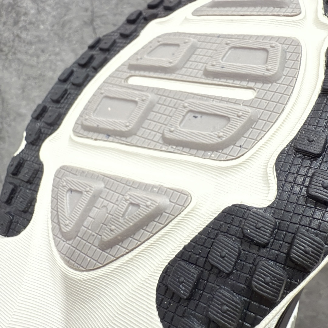  
【XE纯原版】Nike Air Zoom Vomero 18 全新科技运动跑鞋 HM6803-101