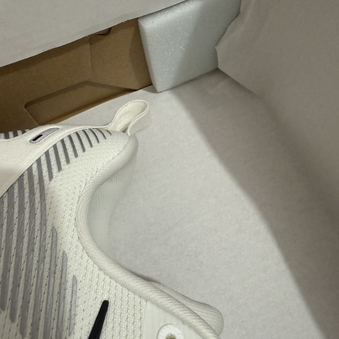  
【XE纯原版】Nike Air Zoom Vomero 18 全新科技运动跑鞋 HM6803-101