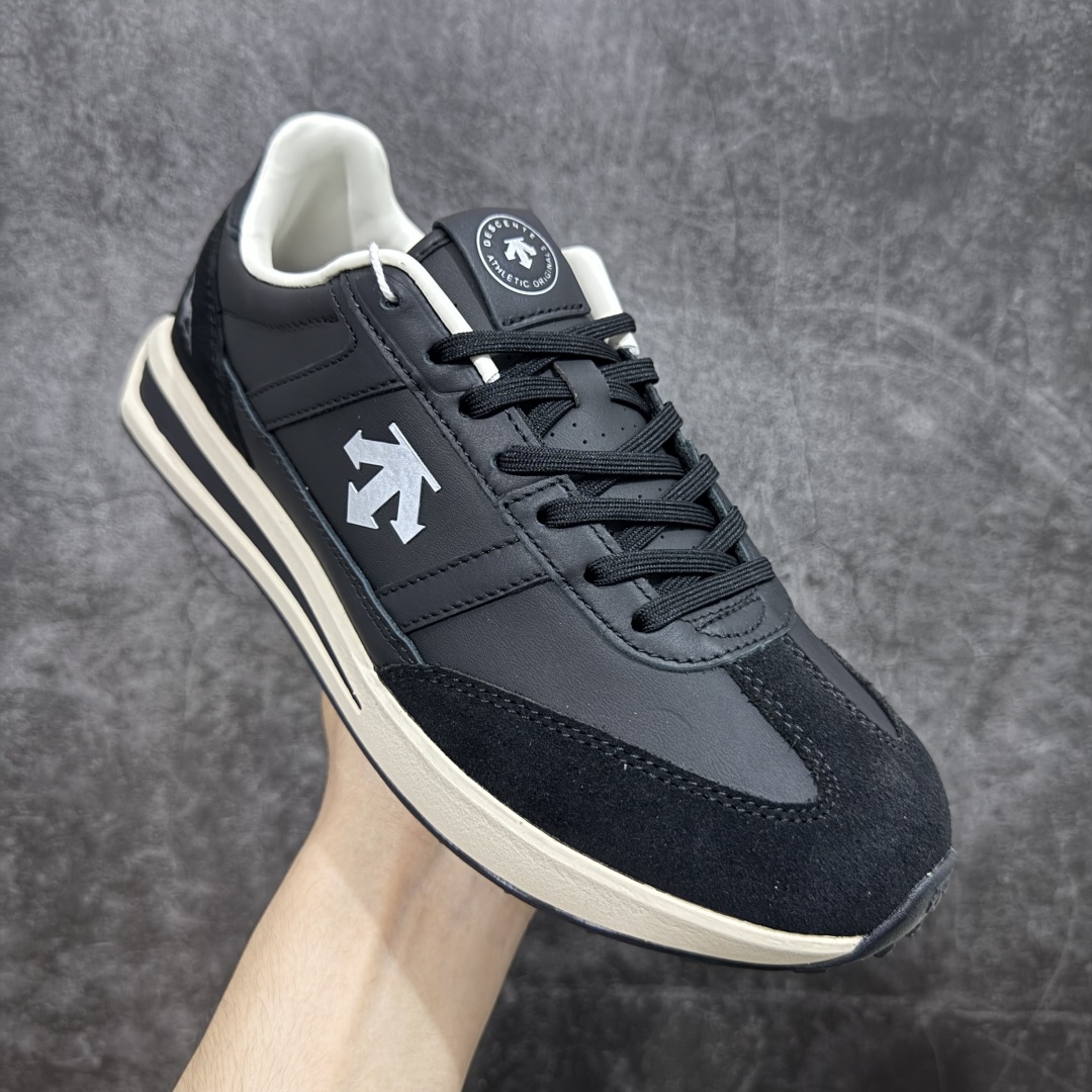 图片[3]-【纯原头层版】迪桑特DESCENTE Chron TRAINER 黑白皮内里 市面最优品质 区别市场版本 DESCENTE（迪桑特）创立于1935年，品牌名取自法语词汇，意为“滑降”。品牌箭头标识代表滑雪的三种技术“高速直线滑行”、“穿越”和“侧滑”，也寓意品牌在打造高端专业运动产品中不断追求完美的创新精神，致力于成为中国高端专业滑雪、综训、女子、铁人三项、高尔夫的第一品牌。 尺码：36 36.5 37 38 38.5 39 40 40.5 41 42 42.5 43 44 44.5 45-选品中心