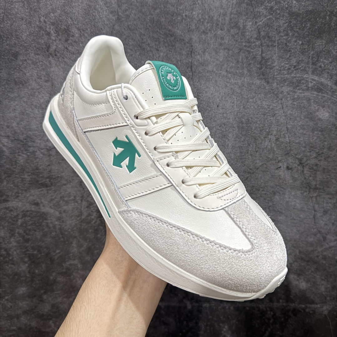 图片[3]-【纯原头层版】迪桑特DESCENTE Chron TRAINER 白绿皮内里 市面最优品质 区别市场版本 DESCENTE（迪桑特）创立于1935年，品牌名取自法语词汇，意为“滑降”。品牌箭头标识代表滑雪的三种技术“高速直线滑行”、“穿越”和“侧滑”，也寓意品牌在打造高端专业运动产品中不断追求完美的创新精神，致力于成为中国高端专业滑雪、综训、女子、铁人三项、高尔夫的第一品牌。 尺码：36 36.5 37 38 38.5 39 40 40.5 41 42 42.5 43 44 44.5 45-选品中心