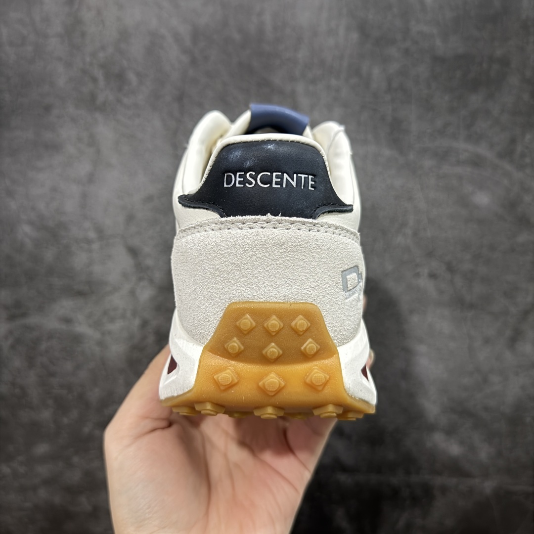 图片[4]-【纯原头层版】迪桑特DESCENTE Chron TRAINER 白灰皮内里 市面最优品质 区别市场版本 DESCENTE（迪桑特）创立于1935年，品牌名取自法语词汇，意为“滑降”。品牌箭头标识代表滑雪的三种技术“高速直线滑行”、“穿越”和“侧滑”，也寓意品牌在打造高端专业运动产品中不断追求完美的创新精神，致力于成为中国高端专业滑雪、综训、女子、铁人三项、高尔夫的第一品牌。 尺码：36 36.5 37 38 38.5 39 40 40.5 41 42 42.5 43 44 44.5 45-选品中心