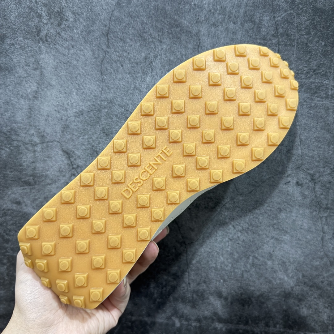 图片[9]-【纯原头层版】迪桑特DESCENTE Chron TRAINER 白灰皮内里 市面最优品质 区别市场版本 DESCENTE（迪桑特）创立于1935年，品牌名取自法语词汇，意为“滑降”。品牌箭头标识代表滑雪的三种技术“高速直线滑行”、“穿越”和“侧滑”，也寓意品牌在打造高端专业运动产品中不断追求完美的创新精神，致力于成为中国高端专业滑雪、综训、女子、铁人三项、高尔夫的第一品牌。 尺码：36 36.5 37 38 38.5 39 40 40.5 41 42 42.5 43 44 44.5 45-选品中心