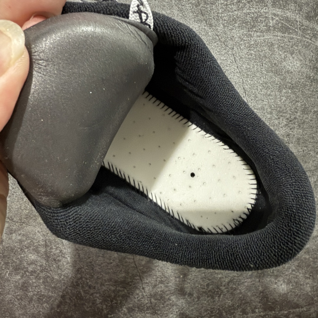 图片[9]-【莞顶礼盒版】Balenciag 巴黎世家18代 最新Hamptons系列 情侣款 破损 做旧 休闲 运动鞋 莞产出品 非工厂出货 品质细节比工厂版本都要好很多 自行对比 原版购入开发做货 配送专柜精美包装手提袋🛍📦 ▪️面料： 原版定制进口头层牛皮 ▪️内里：进口透气毛巾绒里 ▪️鞋底：原版开模防滑橡胶材质 ▪️底厚：3CM ▪️尺码： 女款35-41 / 男款39-45-选品中心