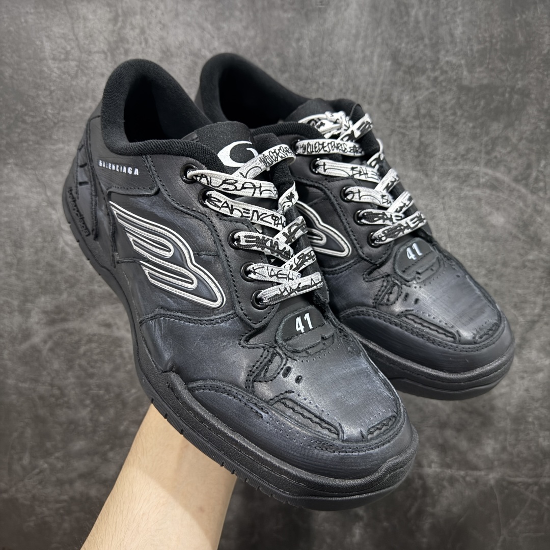【莞顶礼盒版】Balenciag 巴黎世家18代 最新Hamptons系列 情侣款 破损 做旧 休闲 运动鞋 莞产出品 非工厂出货 品质细节比工厂版本都要好很多 自行对比 原版购入开发做货 配送专柜精美包装手提袋🛍📦 ▪️面料: 原版定制进口头层牛皮 ▪️内里:进口透气毛巾绒里 ▪️鞋底:原版开模防滑橡胶材质 ▪️底厚:3CM ▪️尺码: 女款35-41 / 男款39-45-选品中心