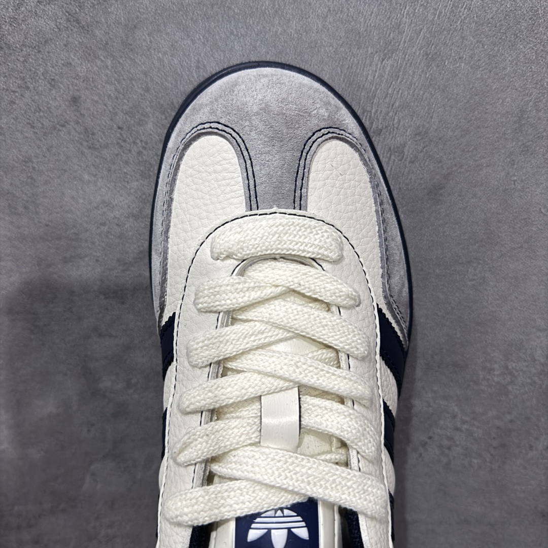 图片[5]-【定制版】Adidas originals GAZELLE INDOOR Indoor LV T头鞋 SUP联名 防滑耐磨轻便低帮板鞋 米白藏蓝 以柔软的皮革鞋面搭配耐磨橡胶外底，展现出复古与现代的融合。鞋面采用细腻纹理设计，搭配三条杠，尽显品牌经典。无论是运动场还是街头，这双鞋都能轻松驾驭。 货号： DM1234-003 尺码： 36 36.5 37 38 38.5 39 40 40.5 41 42 42.5 43 44 44.5 45-选品中心