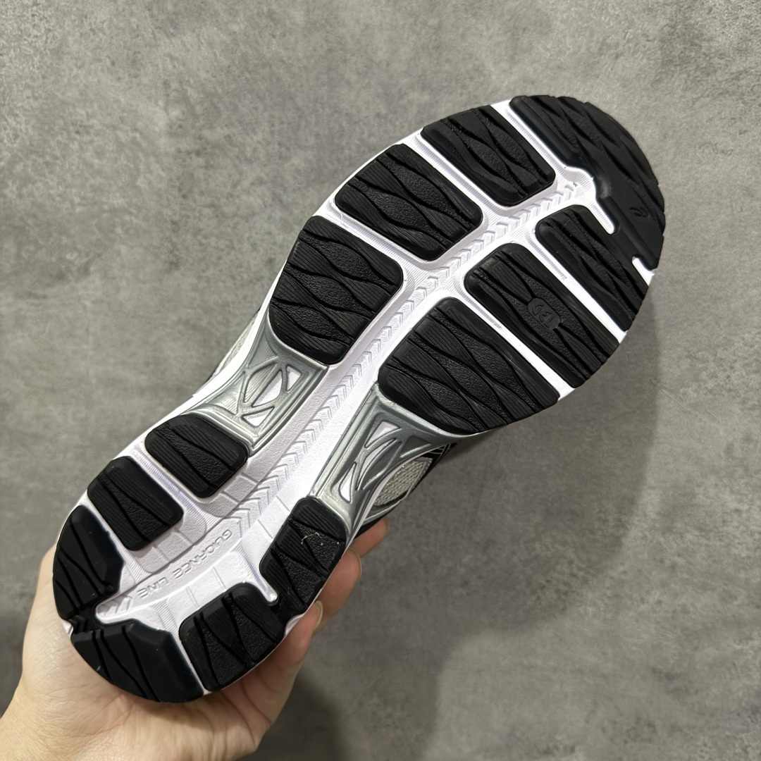 图片[9]-【公司级】Asics/亚瑟士 Gel Sekiran 防滑耐磨 缓震回弹 舒适轻便 支撑 跑鞋 ASICS的亚瑟士运动风尚系列又带来了新的惊喜，Gel Sekiran（凝胶赤炼）运动跑步鞋。这款鞋的设计灵感来自21世纪头十年和第二个十年发布的多款经典跑鞋，包括Gel Nimbus 13、Gel Cumulus 12和Gel Cumulus 17。经典鞋型的细节被巧妙地融入到这款鞋的覆面图案和网面构造中。而鞋底部分则采用了Gel Cumulus 17的鞋底系统，与复古风格的鞋面形成鲜明对比。中底采用FF BLAST™ PLUS ECO缓震材料，提供云感体验；TPU弹性体增强脚趾灵活性，橡胶发泡技术提升回弹性能。适用场景：大体重跑者或需要额外缓震支持的训练场景。 尺码： 36-45含半码 编码： AMB260270-选品中心