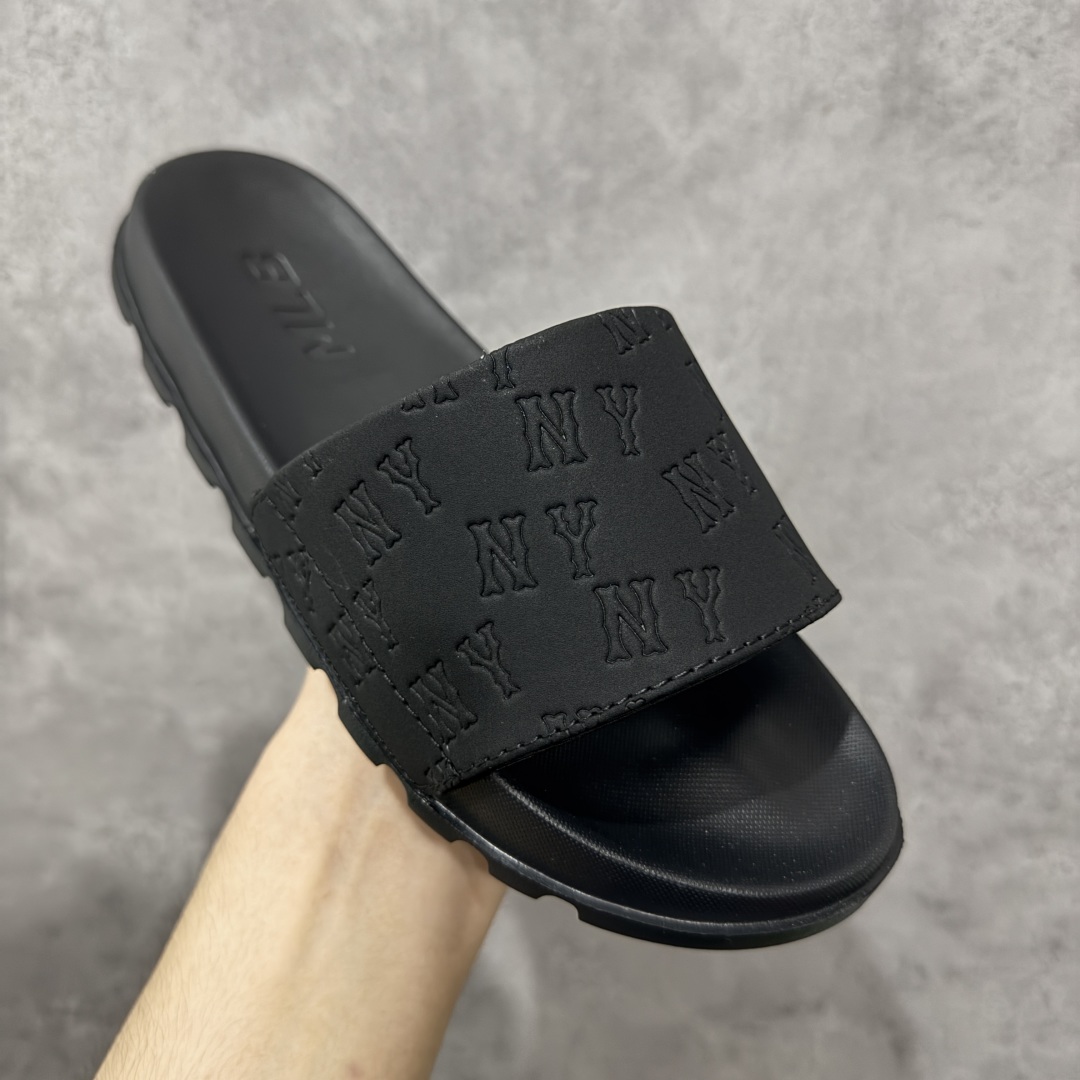 图片[3]-【公司级】MLB 夏季男女拖鞋 25年新款运动沙滩鞋复古老花满标一字拖 家居休闲凉拖鞋 鞋面材质很软很厚，上脚哇塞的舒服😌出去郊游，看电影，逛个街完全都是第一顺位💯下楼倒垃圾🗑️也是贼方便！主要还好看 尺码： 36-45含半码 编码： 131A170180-选品中心