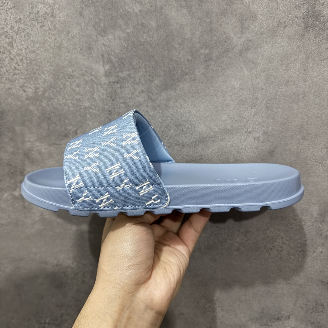 图片[2]-【公司级】MLB 夏季男女拖鞋 25年新款运动沙滩鞋复古老花满标一字拖 家居休闲凉拖鞋 鞋面材质很软很厚，上脚哇塞的舒服😌出去郊游，看电影，逛个街完全都是第一顺位💯下楼倒垃圾🗑️也是贼方便！主要还好看 尺码： 36-40含半码 编码： 131A170180-选品中心