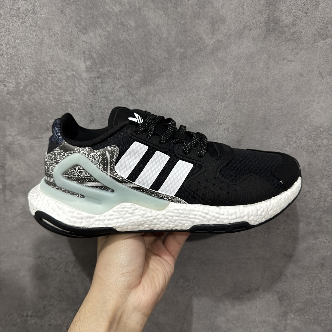 【公司级】阿迪达斯Adidas三叶草 Originals Day Jogger 夜行者系列高弹复古休闲运动跑鞋 原楦型数据开发纸版 网材鞋面搭配合成绒面革饰面 中底嵌入全掌Boost爆米花缓震颗粒材质,棉质脚感体验 科技全副武装,街头运动流行解码 货号:FY3028 尺码:40 40.5 41 42 42.5 43 44 45 编码:TSB210220-选品中心