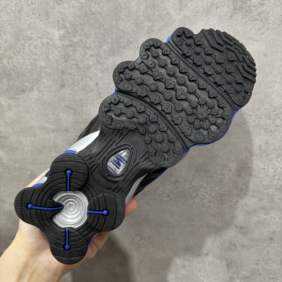 图片[9]-【公司级】Nike Shox TL 气垫弹簧鞋系列 最令人瞩目的便是它那标志性的气柱底设计！这可是Nike家专利的科技，通过分布在鞋底的多个气柱，有效吸收跑步时的冲击力，提供更佳的脚感和支撑。不管你是极速冲刺还是悠闲慢跑，都能感受到脚底的舒适与弹性 时尚的同时给予脚踝更大自由度，跑步时不再感到束缚。同时，银灰色调既百搭又显高级，让你无论是穿着运动服还是日常休闲装，都能轻松驾驭，展现自我风采 货号：CN0151-004 尺码：40-45-选品中心