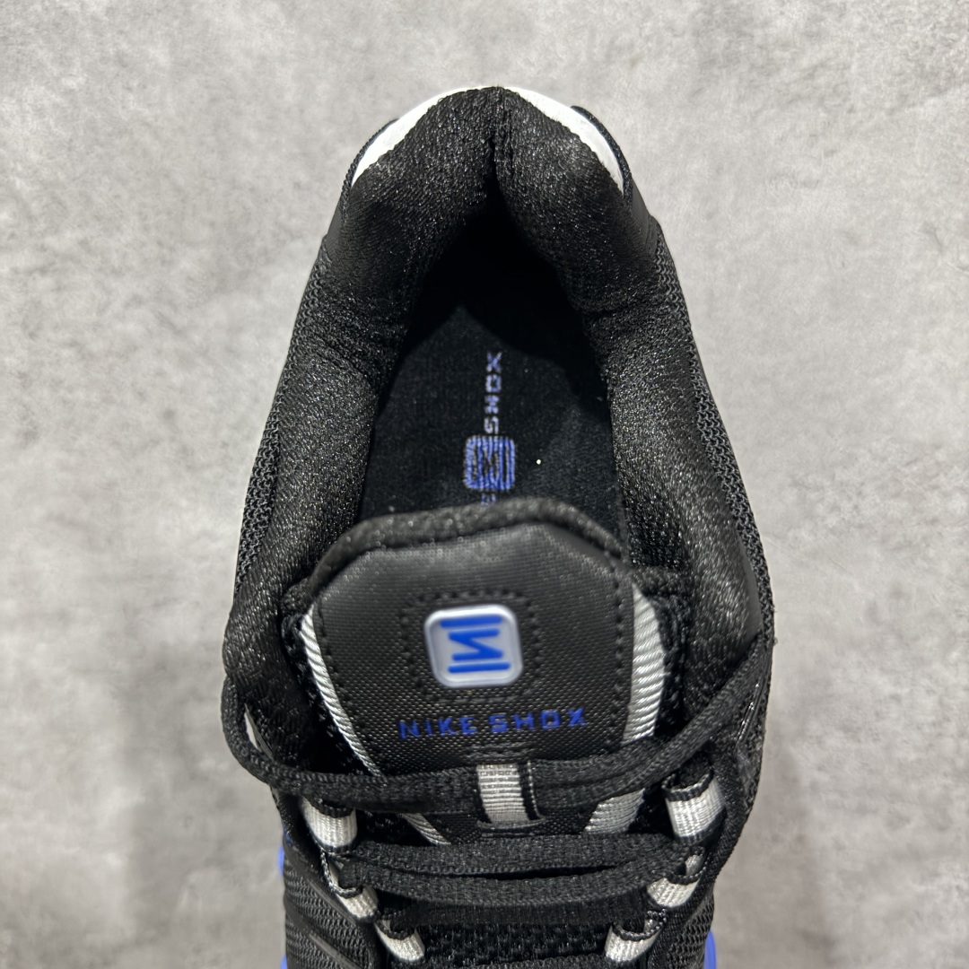 图片[8]-【公司级】Nike Shox TL 气垫弹簧鞋系列 最令人瞩目的便是它那标志性的气柱底设计！这可是Nike家专利的科技，通过分布在鞋底的多个气柱，有效吸收跑步时的冲击力，提供更佳的脚感和支撑。不管你是极速冲刺还是悠闲慢跑，都能感受到脚底的舒适与弹性 时尚的同时给予脚踝更大自由度，跑步时不再感到束缚。同时，银灰色调既百搭又显高级，让你无论是穿着运动服还是日常休闲装，都能轻松驾驭，展现自我风采 货号：CN0151-004 尺码：40-45-选品中心