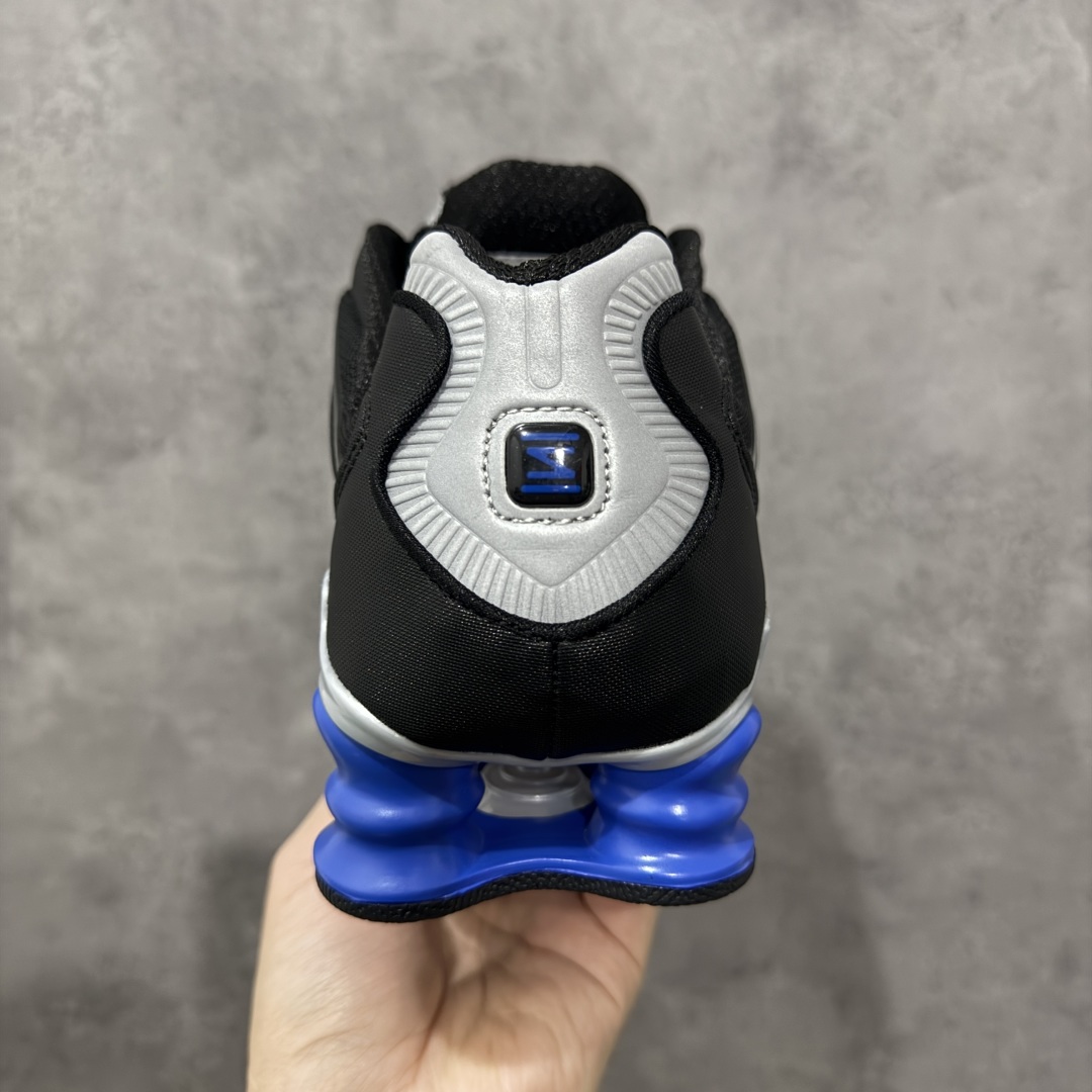 图片[4]-【公司级】Nike Shox TL 气垫弹簧鞋系列 最令人瞩目的便是它那标志性的气柱底设计！这可是Nike家专利的科技，通过分布在鞋底的多个气柱，有效吸收跑步时的冲击力，提供更佳的脚感和支撑。不管你是极速冲刺还是悠闲慢跑，都能感受到脚底的舒适与弹性 时尚的同时给予脚踝更大自由度，跑步时不再感到束缚。同时，银灰色调既百搭又显高级，让你无论是穿着运动服还是日常休闲装，都能轻松驾驭，展现自我风采 货号：CN0151-004 尺码：40-45-选品中心