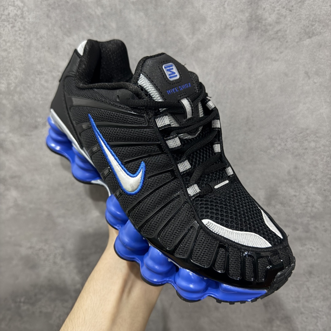 图片[3]-【公司级】Nike Shox TL 气垫弹簧鞋系列 最令人瞩目的便是它那标志性的气柱底设计！这可是Nike家专利的科技，通过分布在鞋底的多个气柱，有效吸收跑步时的冲击力，提供更佳的脚感和支撑。不管你是极速冲刺还是悠闲慢跑，都能感受到脚底的舒适与弹性 时尚的同时给予脚踝更大自由度，跑步时不再感到束缚。同时，银灰色调既百搭又显高级，让你无论是穿着运动服还是日常休闲装，都能轻松驾驭，展现自我风采 货号：CN0151-004 尺码：40-45-选品中心
