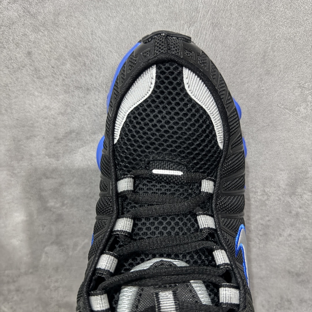 图片[5]-【公司级】Nike Shox TL 气垫弹簧鞋系列 最令人瞩目的便是它那标志性的气柱底设计！这可是Nike家专利的科技，通过分布在鞋底的多个气柱，有效吸收跑步时的冲击力，提供更佳的脚感和支撑。不管你是极速冲刺还是悠闲慢跑，都能感受到脚底的舒适与弹性 时尚的同时给予脚踝更大自由度，跑步时不再感到束缚。同时，银灰色调既百搭又显高级，让你无论是穿着运动服还是日常休闲装，都能轻松驾驭，展现自我风采 货号：CN0151-004 尺码：40-45-选品中心