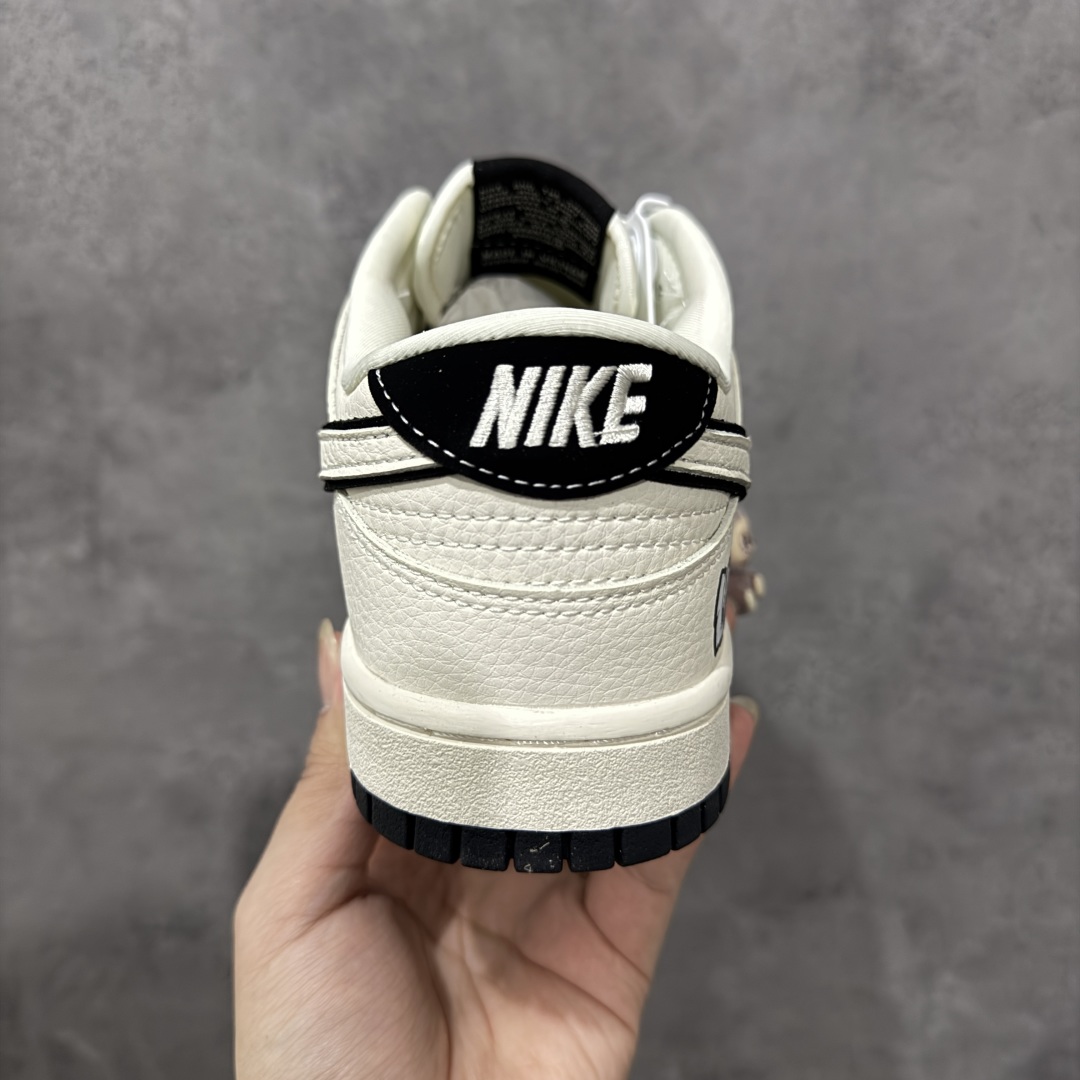 图片[4]-【定制版】Nike SB Dunk Low “labubu拉布布联名—米白黑呲牙印花” 高端定制 低帮休闲板鞋 定制鞋盒 大厂纯原品质出货 超高清洁度 皮料切割干净无任何毛边 细节完美 货号：DS6608-010 尺码：36 36.5 37.5 38 38.5 39 40 40.5 41 42 42.5 43 44 44.5 45 编码：QFB310320-选品中心