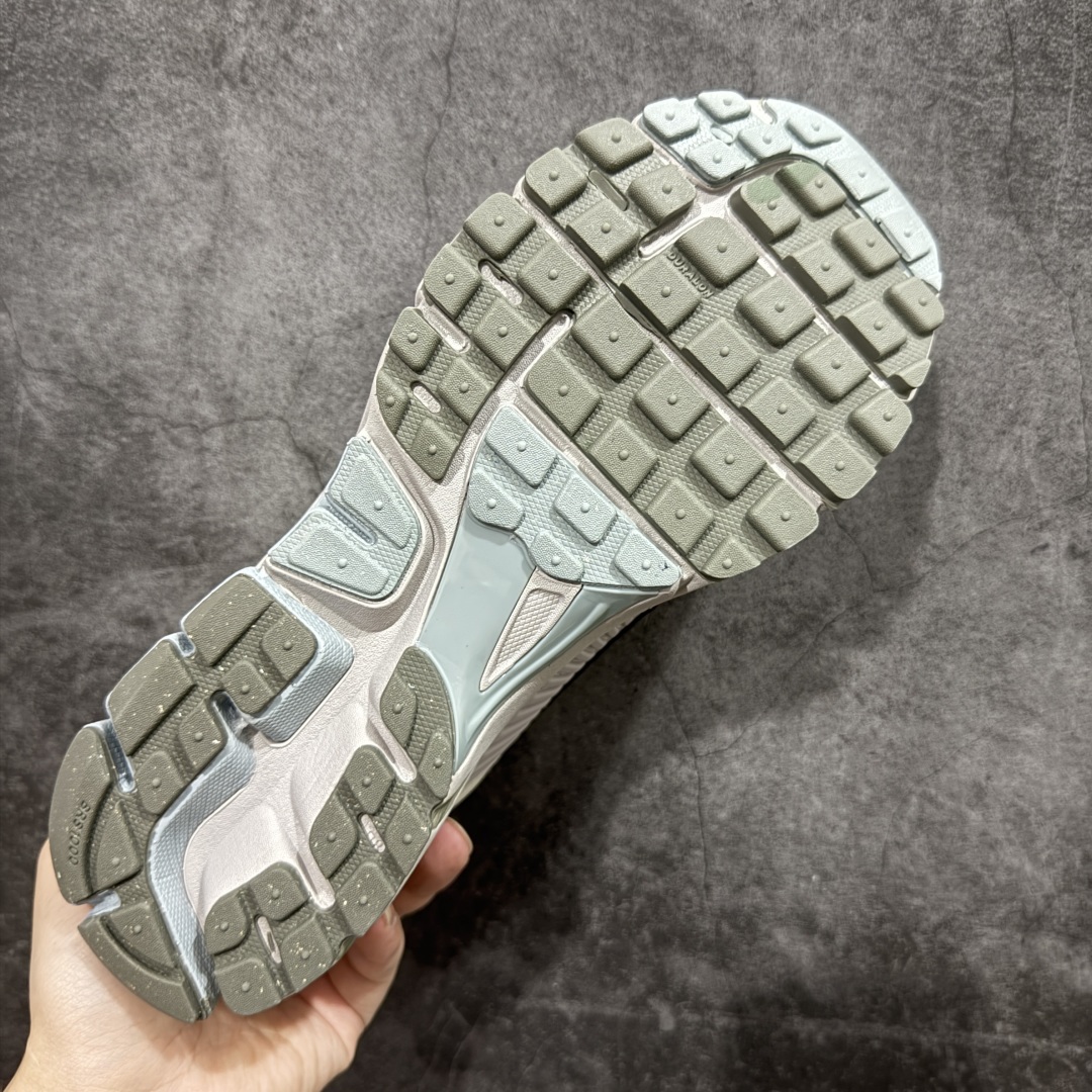  
【纯原】NK Zoom Vomero 5 
佛莫罗5代系列经典复古运动慢跑鞋 FZ3653-104
