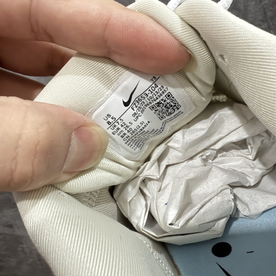 【纯原】NK Zoom Vomero 5
佛莫罗5代系列经典复古运动慢跑鞋 FZ3653-104