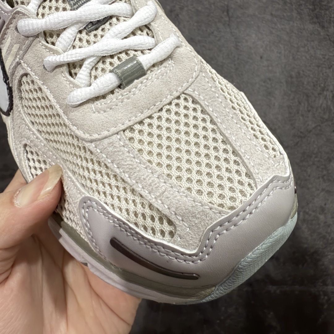 【纯原】NK Zoom Vomero 5
佛莫罗5代系列经典复古运动慢跑鞋 FZ3653-104
