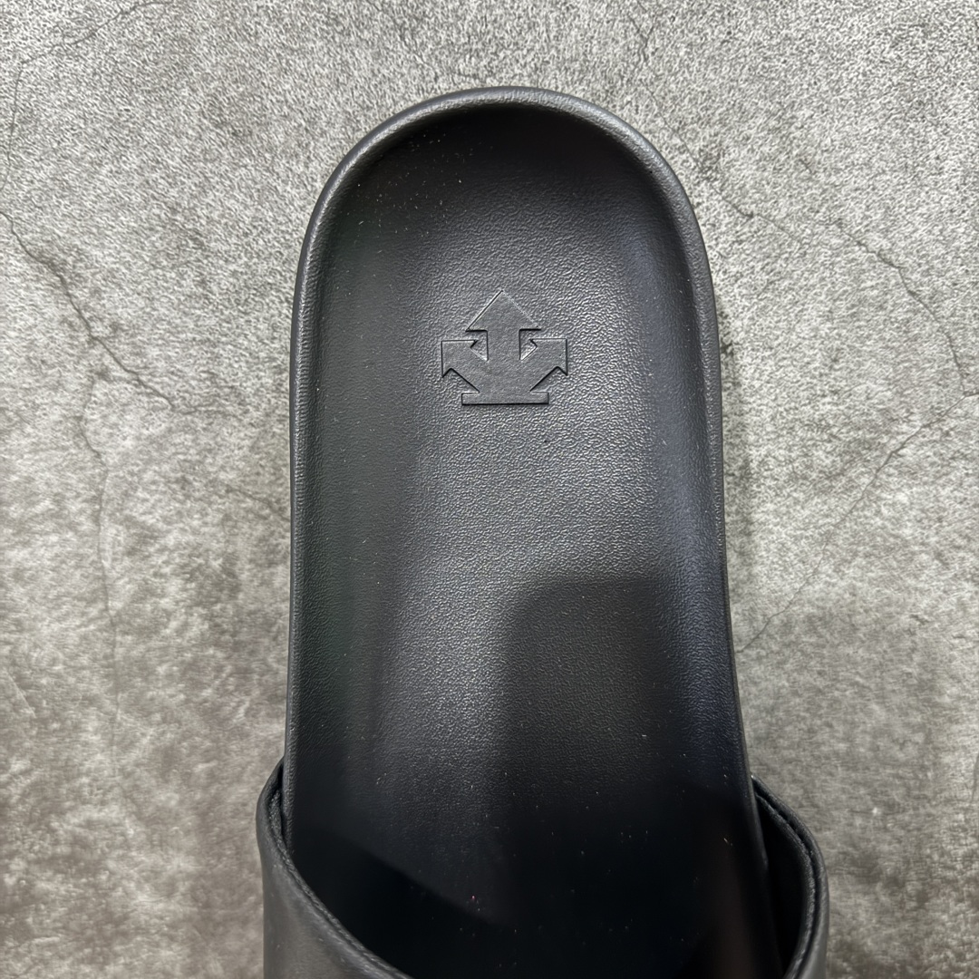  
【莞产纯原】迪桑特DESCENTE Lcing Nars 
百搭柔软 防滑一字拖鞋 
中底设计提供更