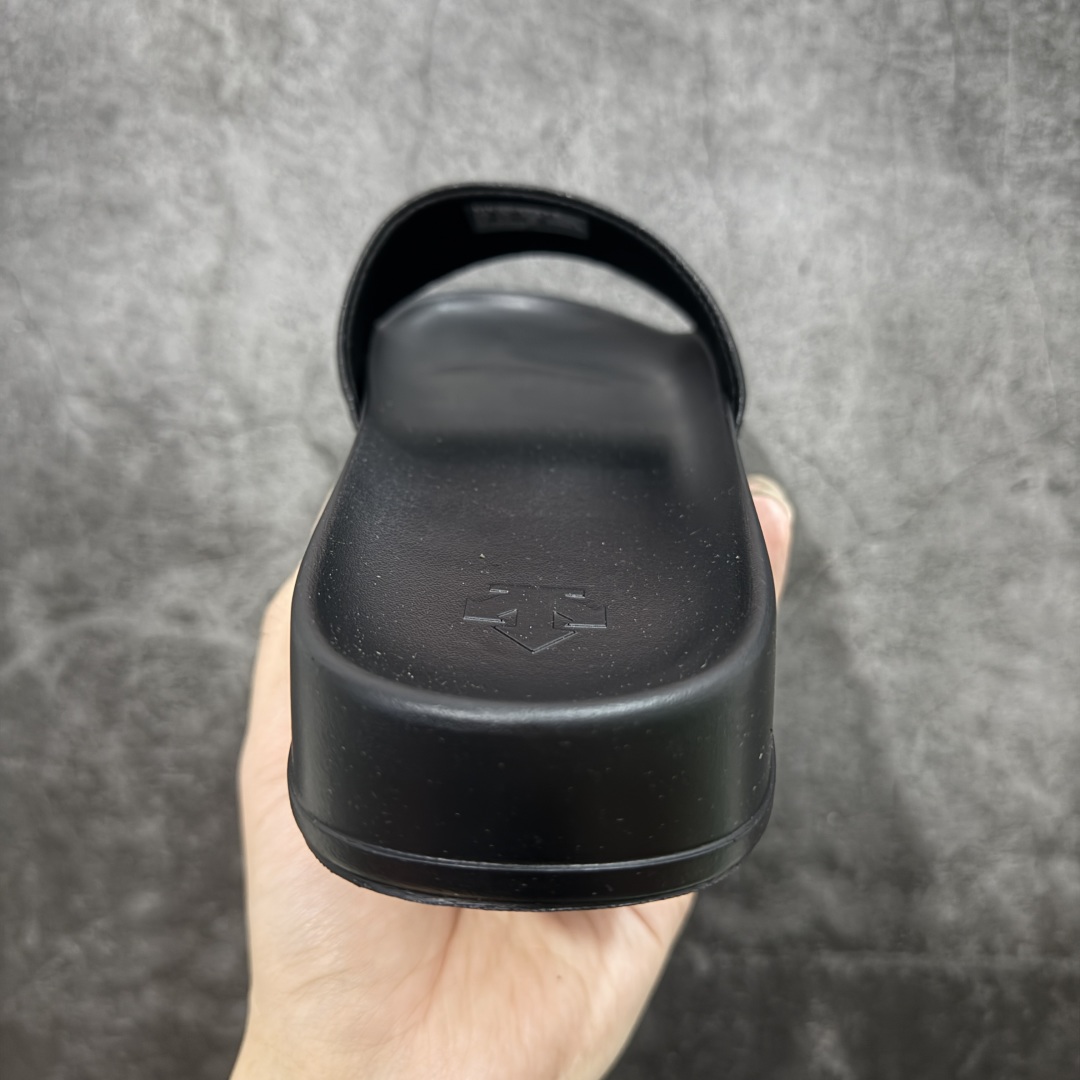  
【莞产纯原】迪桑特DESCENTE Lcing Nars 
百搭柔软 防滑一字拖鞋 
中底设计提供更