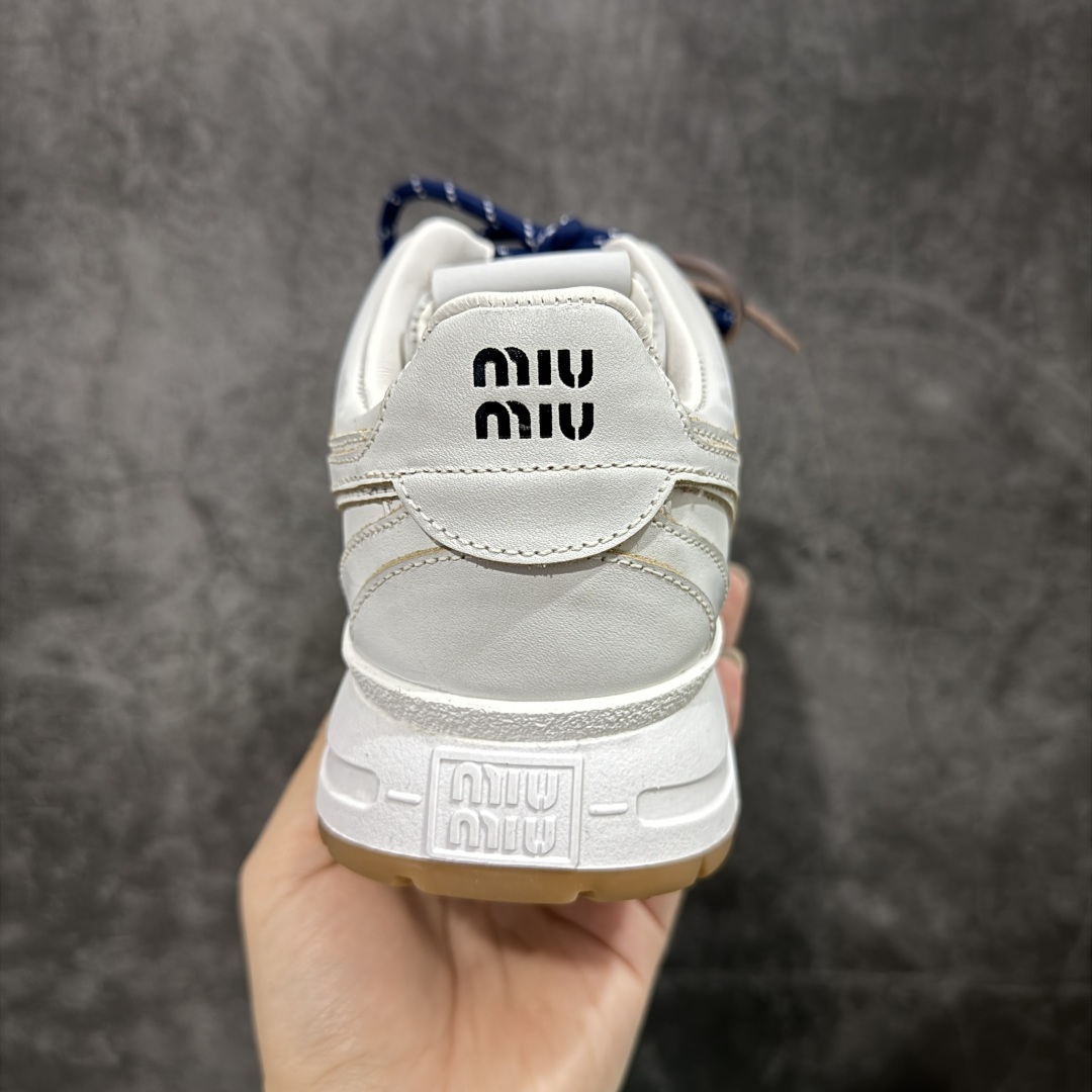 
【纯原】Miu Miu 25ss 缪缪春夏新款老爹鞋乐福鞋搭配制服，风行美国校园。学生为抗议校内着制