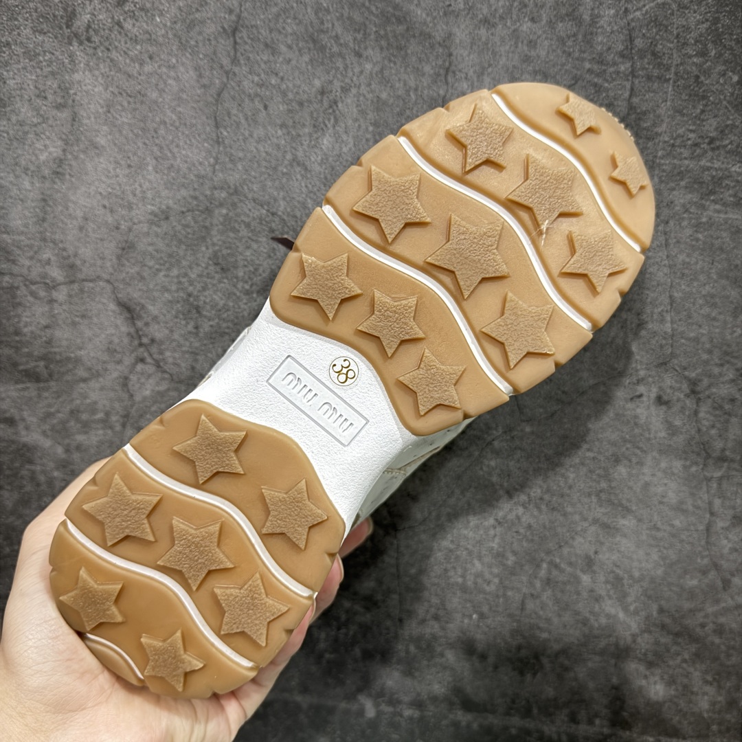  
【纯原】Miu Miu 25ss 缪缪春夏新款老爹鞋乐福鞋搭配制服，风行美国校园。学生为抗议校内着制
