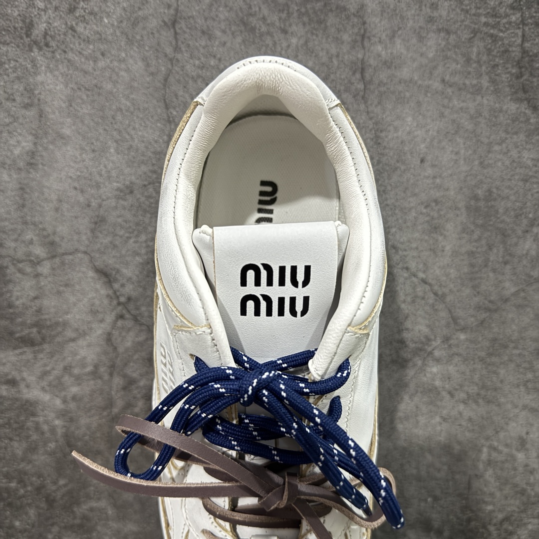  
【纯原】Miu Miu 25ss 缪缪春夏新款老爹鞋乐福鞋搭配制服，风行美国校园。学生为抗议校内着制