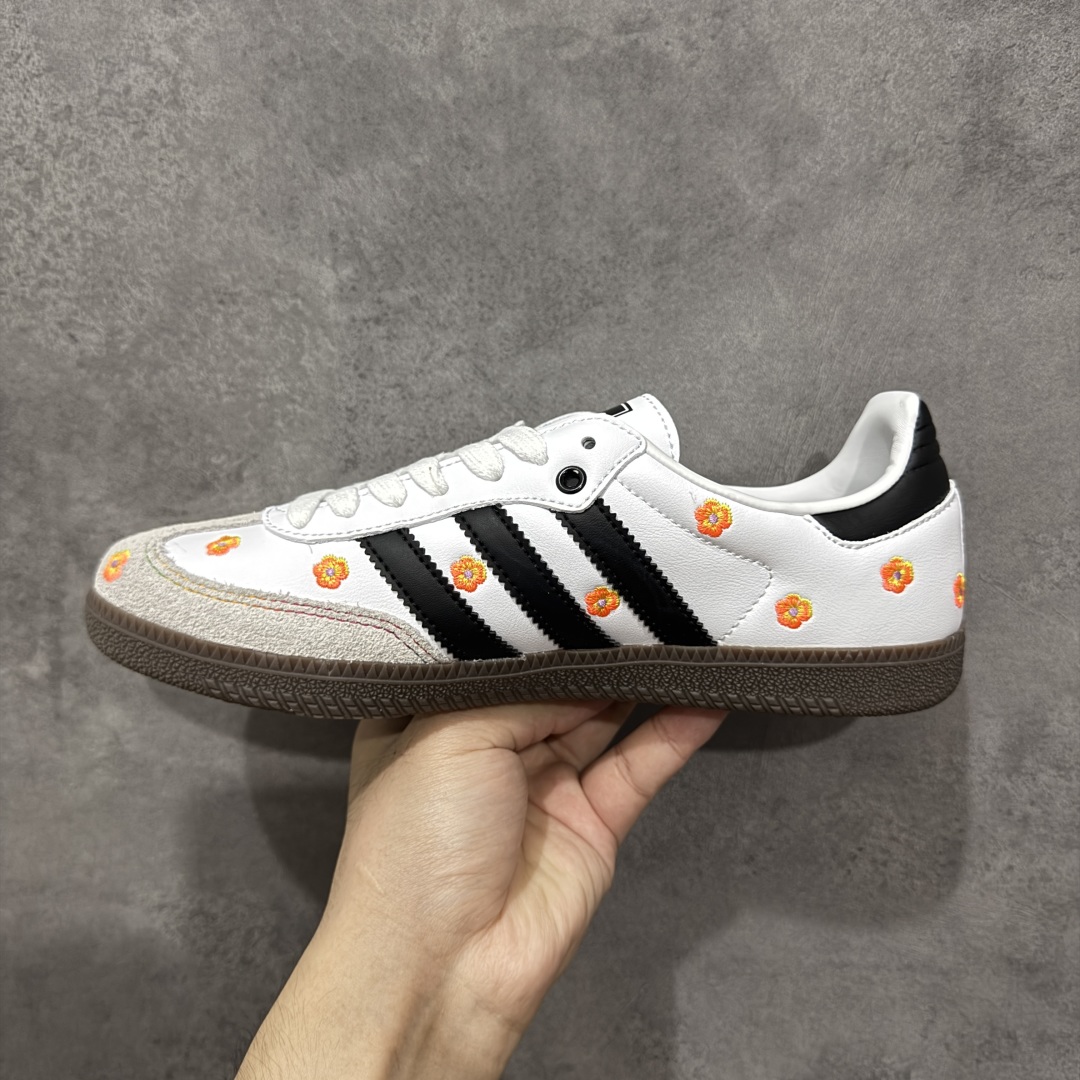  
【定制版】Adidas originals Samba OG 灰白小花
此款以简约大方的造型设计，给