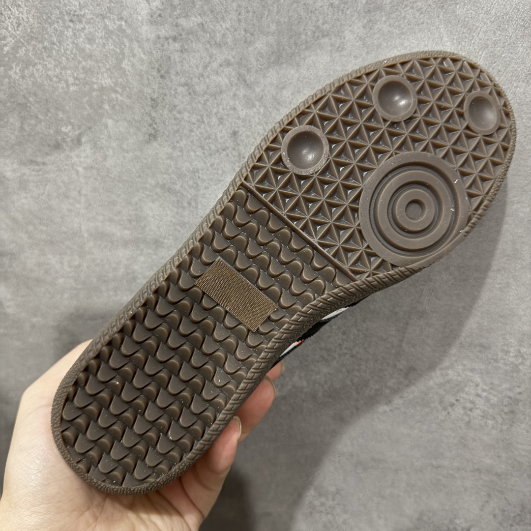  
【定制版】Adidas originals Samba OG 灰白小花
此款以简约大方的造型设计，给
