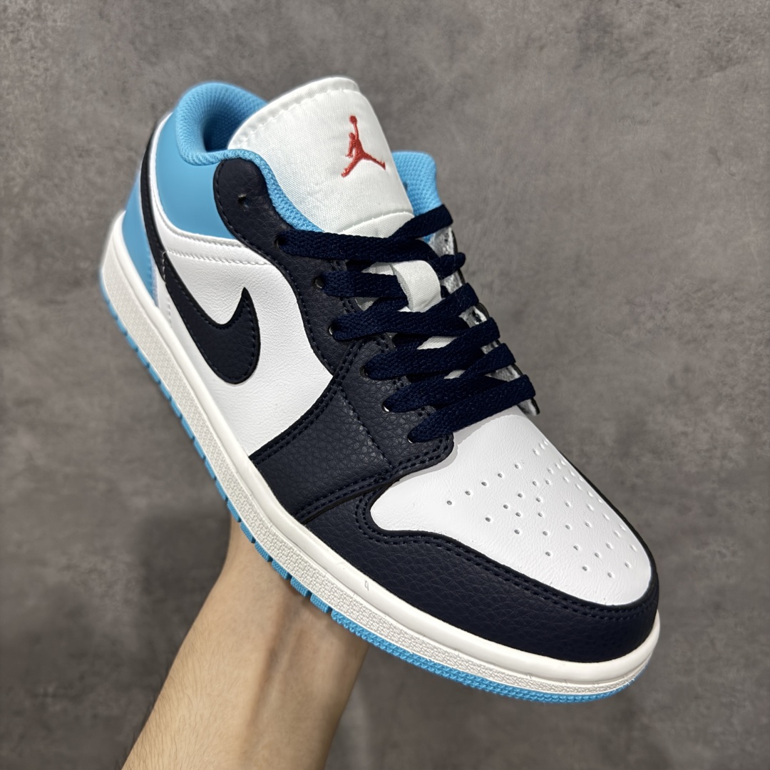 图片[3]-【S版性价比】Air Jordan 1 Low 白蓝 AJ1乔1低帮休闲板鞋 同步官方配色 头层皮打造 原鞋原档案开发 原档冲孔鞋头 正确满胶鞋垫 四线拉帮 原厂织唛标 鞋舌高弹海绵填充。 货号：553558 149 尺码： 36 36.5 37.5 38 38.5 39 40 40.5 41 42 42.5 43 44 45 46-选品中心