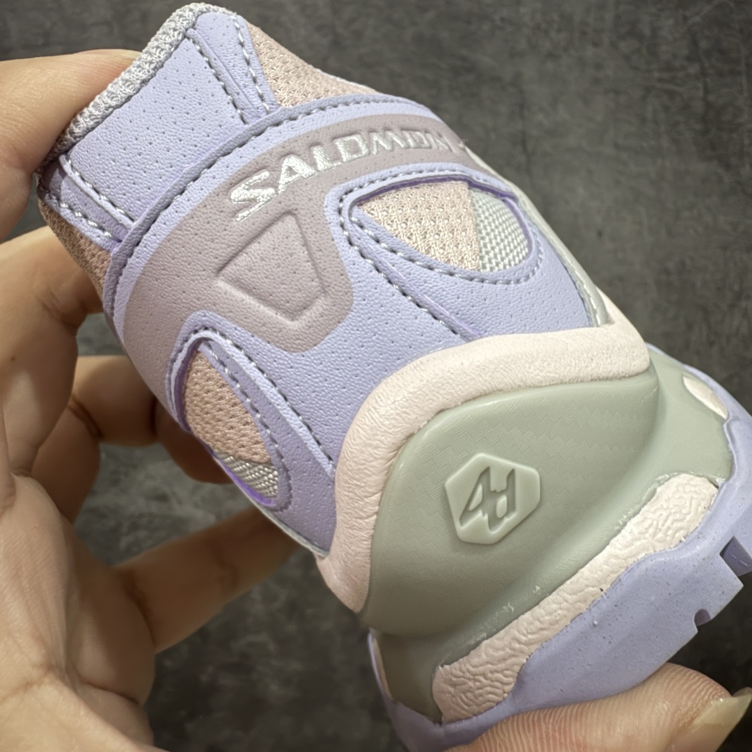 图片[2]-【绿x升级版】Salomon XT-QUEST ADV 萨洛蒙情侣款户外机能鞋 薰衣草紫 马卡龙配色491259 全新绿x升级版 品质大改进 ‼️ 全鞋改进为原厂一致材料打造 全新修长鞋型 相对老版臃肿鞋型 此版的版型更正 全新玻璃冲刀 清洁度提升 同步原版左右鞋带孔的间距加大（之前老版间距太小） 网面与鞋头材料校对一致无色差（老版网面有色差） 鞋后跟反口V字定型同步zp（老版臃肿为U字后跟反口） 鞋舌两侧鞋帮脚踝处更加直挺（之前老版往中间踏） 鞋盒黑盒改正为原版牛皮纸鞋盒 鞋头处添加☯️太极标 所有细节多次修改校正 坚持同步原版无差别 毋庸置疑全市场最好的版本💪🏻终端优势供应 尺码：36 36.5 37.5 38 38.5 39 40-选品中心