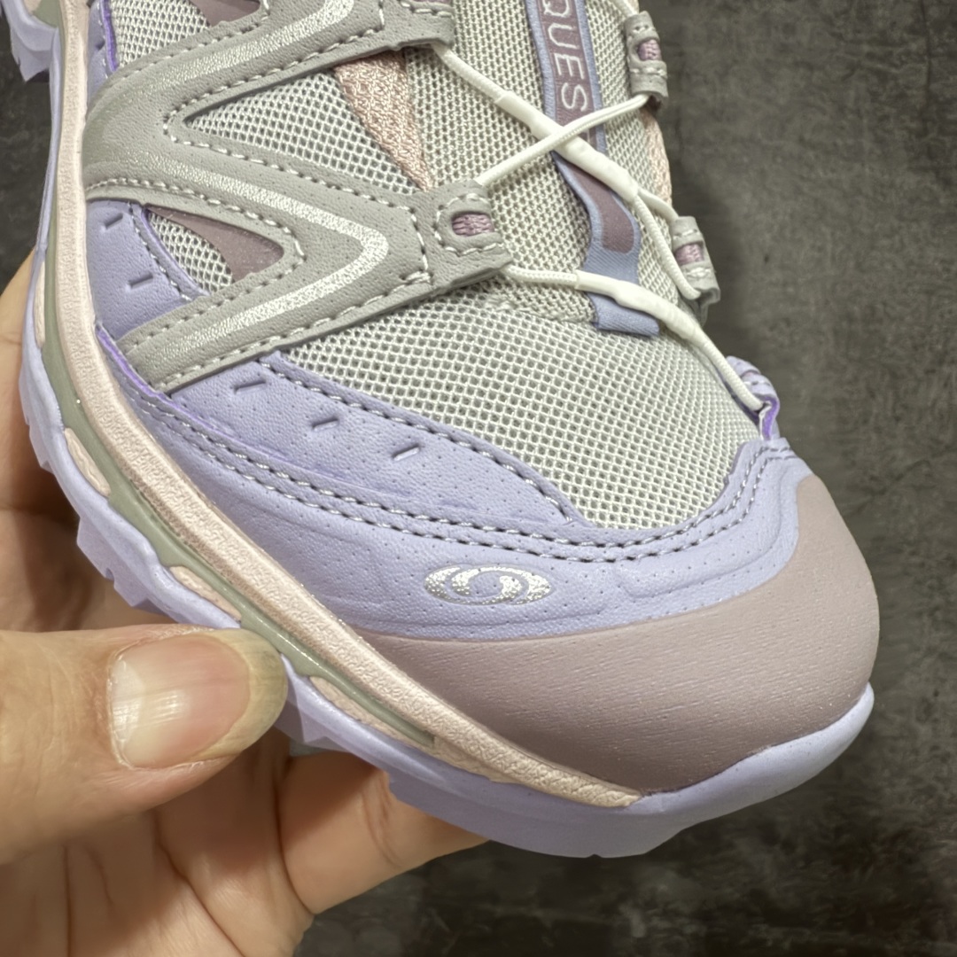 图片[5]-【绿x升级版】Salomon XT-QUEST ADV 萨洛蒙情侣款户外机能鞋 薰衣草紫 马卡龙配色491259 全新绿x升级版 品质大改进 ‼️ 全鞋改进为原厂一致材料打造 全新修长鞋型 相对老版臃肿鞋型 此版的版型更正 全新玻璃冲刀 清洁度提升 同步原版左右鞋带孔的间距加大（之前老版间距太小） 网面与鞋头材料校对一致无色差（老版网面有色差） 鞋后跟反口V字定型同步zp（老版臃肿为U字后跟反口） 鞋舌两侧鞋帮脚踝处更加直挺（之前老版往中间踏） 鞋盒黑盒改正为原版牛皮纸鞋盒 鞋头处添加☯️太极标 所有细节多次修改校正 坚持同步原版无差别 毋庸置疑全市场最好的版本💪🏻终端优势供应 尺码：36 36.5 37.5 38 38.5 39 40-选品中心