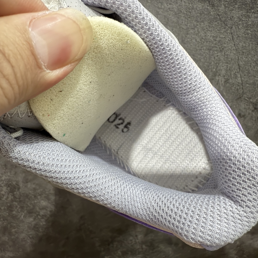 图片[9]-【绿x升级版】Salomon XT-QUEST ADV 萨洛蒙情侣款户外机能鞋 薰衣草紫 马卡龙配色491259 全新绿x升级版 品质大改进 ‼️ 全鞋改进为原厂一致材料打造 全新修长鞋型 相对老版臃肿鞋型 此版的版型更正 全新玻璃冲刀 清洁度提升 同步原版左右鞋带孔的间距加大（之前老版间距太小） 网面与鞋头材料校对一致无色差（老版网面有色差） 鞋后跟反口V字定型同步zp（老版臃肿为U字后跟反口） 鞋舌两侧鞋帮脚踝处更加直挺（之前老版往中间踏） 鞋盒黑盒改正为原版牛皮纸鞋盒 鞋头处添加☯️太极标 所有细节多次修改校正 坚持同步原版无差别 毋庸置疑全市场最好的版本💪🏻终端优势供应 尺码：36 36.5 37.5 38 38.5 39 40-选品中心