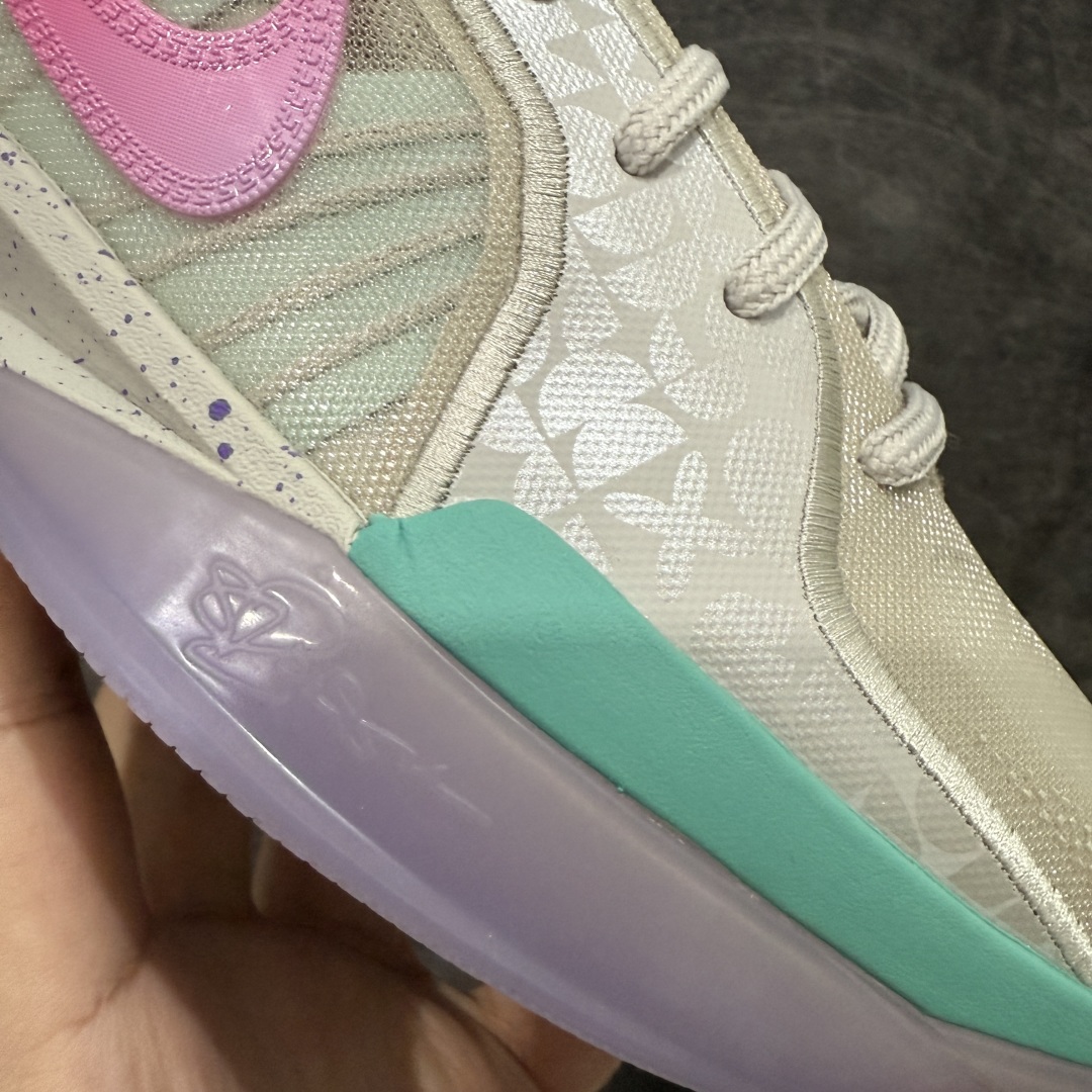 图片[4]-【Max/灭世纯原】NK Sabrina 2 萨布丽娜二代签名减震防滑低帮篮球鞋 Titan联名 HQ1846-001 革新登场🌪🔝颠覆革新出货‼️缓震配置独家革新！实战属性直接拉满👊🏻实战天花板上限再度提升！实战亲测-性能体验吊打国产同价位鞋款 ⚫️前掌扇形zoom➕增配中足抗扭片➕增配后掌马蹄ZOOM气垫（正品仅配置前掌扇形zoom） 完美解决 正品抗扭不足问题 ⚫️采用科比5代鞋楦以及龙骨数据打造！前后落差仅6mm！小科5实至名归！ ⚫️鞋身➕鞋头增配高频补强层，提升鞋头以及脚踝支撑性 ⚫️鞋垫采用高弹缓震垫材质-磨合一场直接贴合脚型☑️ ⚫️外底加厚2mm，升级止滑配方，磨合一次，抓地原地起飞 后卫旗舰有且只在灭世纯原（支持市场任意货品正面PK） 真材实料，肉眼可见！革新升级绝非空穴来风！灭世纯原内外兼修，用态度诠释最强实战货品👊🏻 尺码：39-46（尺码建议：标准亚洲楦 无需大半码）-选品中心