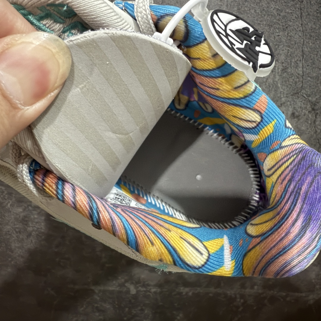 图片[9]-【Max/灭世纯原】NK Sabrina 2 萨布丽娜二代签名减震防滑低帮篮球鞋 Titan联名 HQ1846-001 革新登场🌪🔝颠覆革新出货‼️缓震配置独家革新！实战属性直接拉满👊🏻实战天花板上限再度提升！实战亲测-性能体验吊打国产同价位鞋款 ⚫️前掌扇形zoom➕增配中足抗扭片➕增配后掌马蹄ZOOM气垫（正品仅配置前掌扇形zoom） 完美解决 正品抗扭不足问题 ⚫️采用科比5代鞋楦以及龙骨数据打造！前后落差仅6mm！小科5实至名归！ ⚫️鞋身➕鞋头增配高频补强层，提升鞋头以及脚踝支撑性 ⚫️鞋垫采用高弹缓震垫材质-磨合一场直接贴合脚型☑️ ⚫️外底加厚2mm，升级止滑配方，磨合一次，抓地原地起飞 后卫旗舰有且只在灭世纯原（支持市场任意货品正面PK） 真材实料，肉眼可见！革新升级绝非空穴来风！灭世纯原内外兼修，用态度诠释最强实战货品👊🏻 尺码：39-46（尺码建议：标准亚洲楦 无需大半码）-选品中心